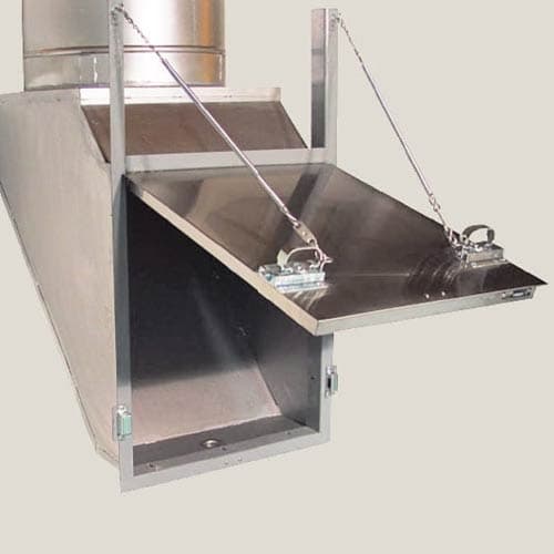 Laundry chute discharge door at base